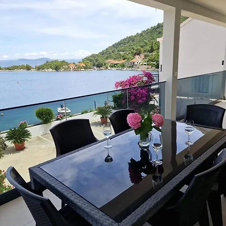Apartment Ivana - Friends & Family Ap For 6 Guests Prozura