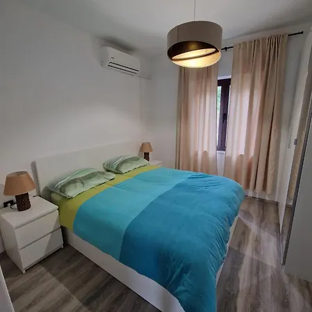 Apartment Ivana - Friends & Family Ap For 6 Guests Prozura