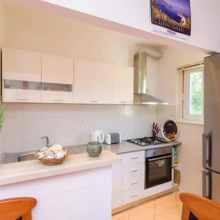 Ivana - Friends & Family Ap For 6 Guests