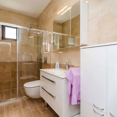 Apartment Ivana - Friends & Family Ap For 6 Guests Prozura