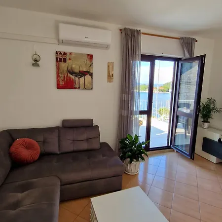 Ivana - Friends & Family Ap For 6 Guests *