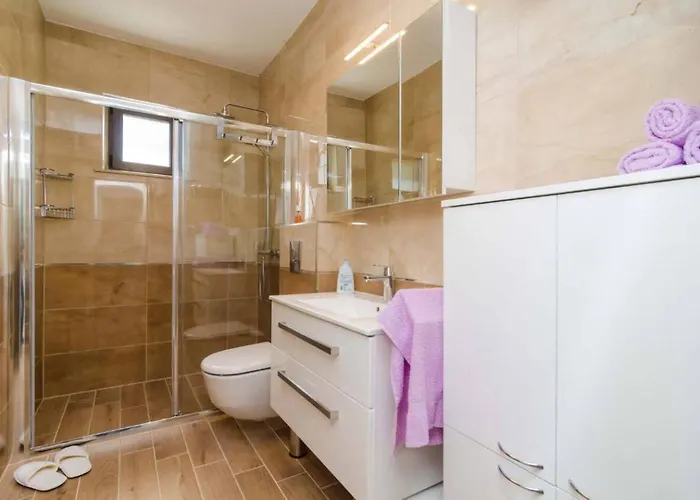 Daire Ivana - Friends & Family Ap For 6 Guests Prožura